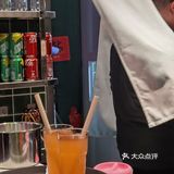 我们每个人都喝了两三碗汤才让小哥哥烫的菜