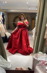 -现代经典婚纱摄影