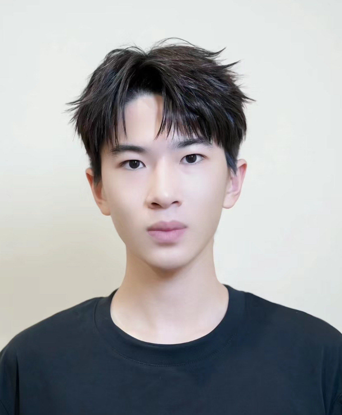 遮高发际线 显脸小的发型