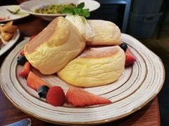 莓果奶油芝士舒芙蕾松饼-UPPER KITCHEN(延安路店)