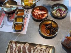 -草家酱蟹炭火烤肉店(珲春南路一店)
