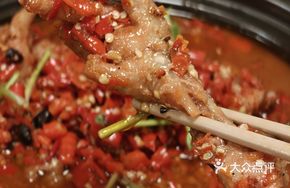 Pound Steamed Glutinous Chicken Feet