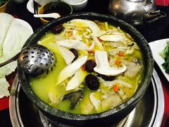 -南渝食府.墨脱石锅松茸鸡