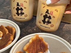 -天井·丑面包搭咖啡