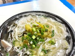 砂锅泡椒米线-刚砂锅鸡丝米线