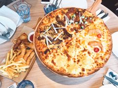 巨大的披萨薄脆四合一-必胜客(花舞大唐博物馆店)