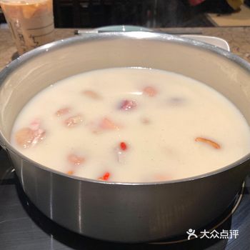 冬天喝锅暖暖的猪肚鸡汤，暖心暖胃。