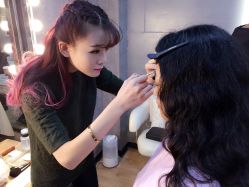 尼采修眉师工作中-霓·Hair