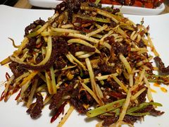 干煸牛肉丝-渝信川菜 · 川味家常菜(长安店)