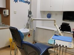 -瑞尔齿科(上海长风大悦城店)