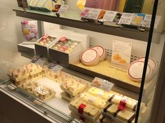 面包甜点陈列柜-好利来(阜成门店)