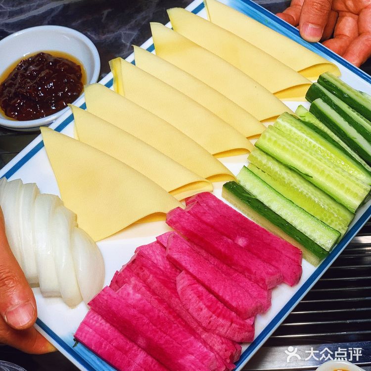 今年夏天有点豪横，吃了一条烤羊腿[调皮]