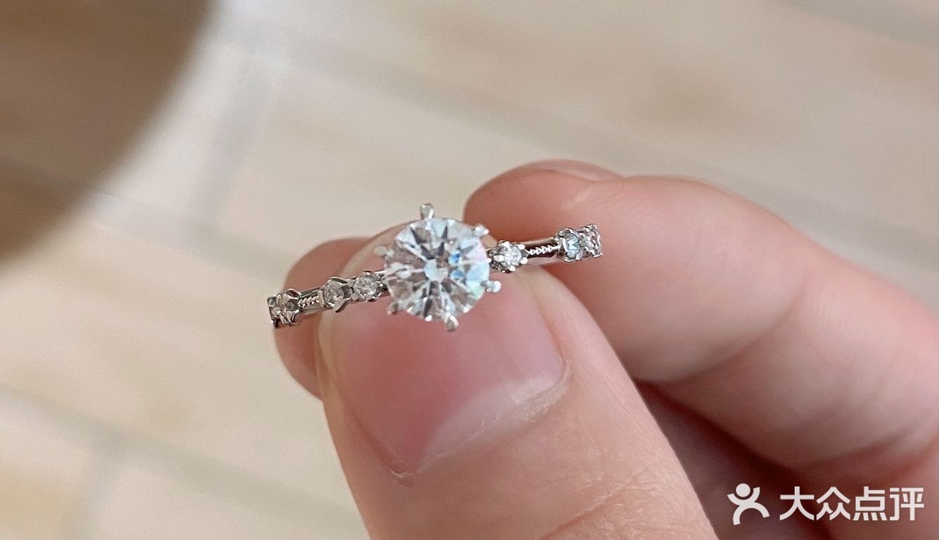 妥妥可以C位出道的高颜值钻戒💍