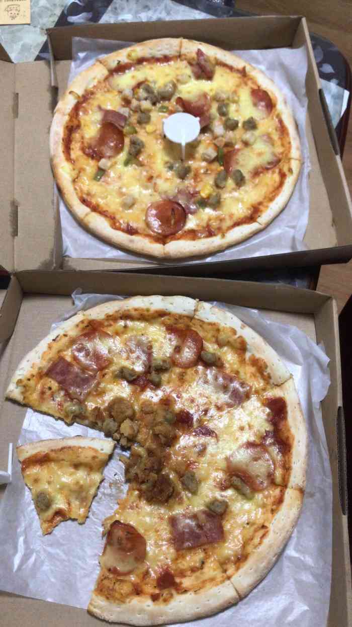 披萨革命(朝阳大悦城店)-"披萨个不小,料也很足,只是面饼太薄.垃圾.