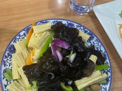 腐竹拌香芹-西域老马美食(常营未来域店)
