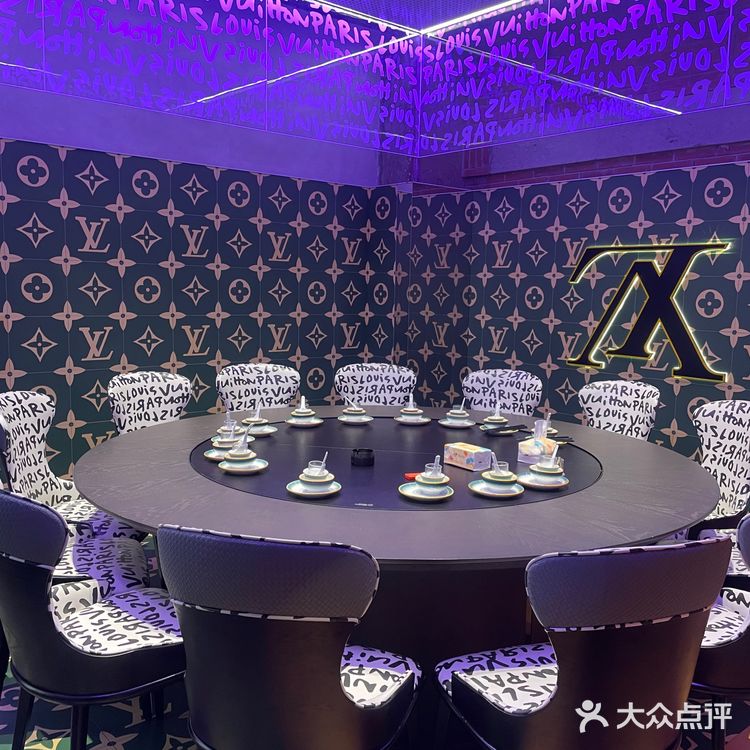 安吉必吃土家菜,没想到去了一家网红打卡店,还是多元化风格