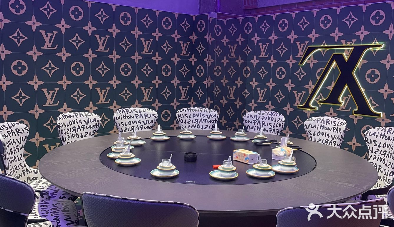 安吉必吃土家菜，没想到去了一家网红打卡店，还是多元化风格