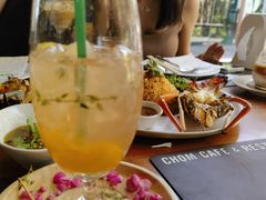 -Chom Cafe and Restaurant
