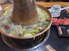 -果松木炭酸菜铜火锅·外婆参鸡汤