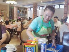 大堂-醉美东江·三文鱼·烧鸡公