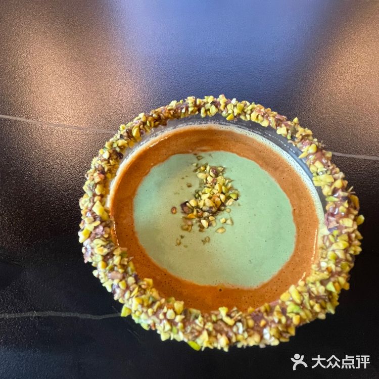 这家新店有点东西，它家咖啡能舔杯！