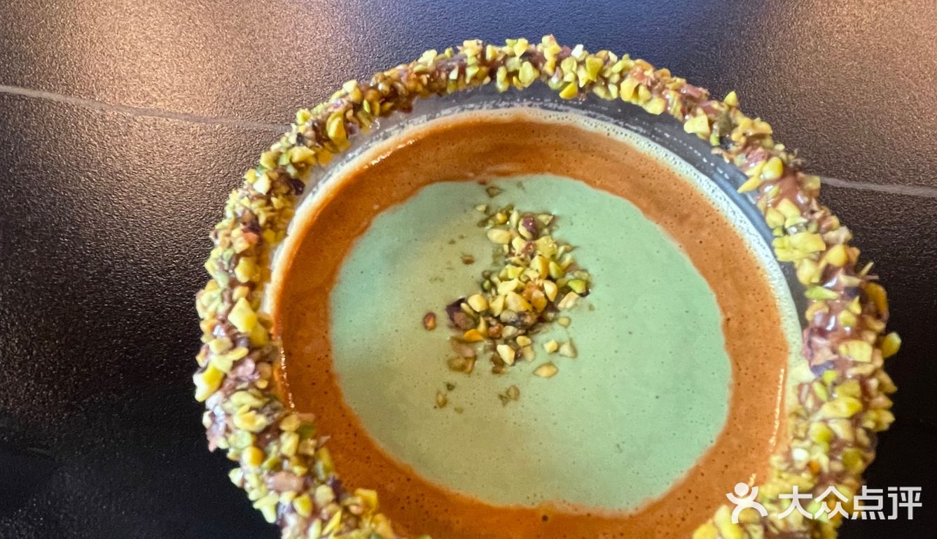 这家新店有点东西，它家咖啡能舔杯！