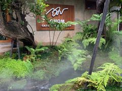 -Chom Cafe and Restaurant