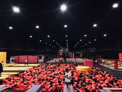 -嘿哟动霸CHUA·新潮玩运动娱乐中心·蹦床滑冰团建乐园