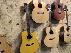 -八度音乐吉他教室(汉广店)