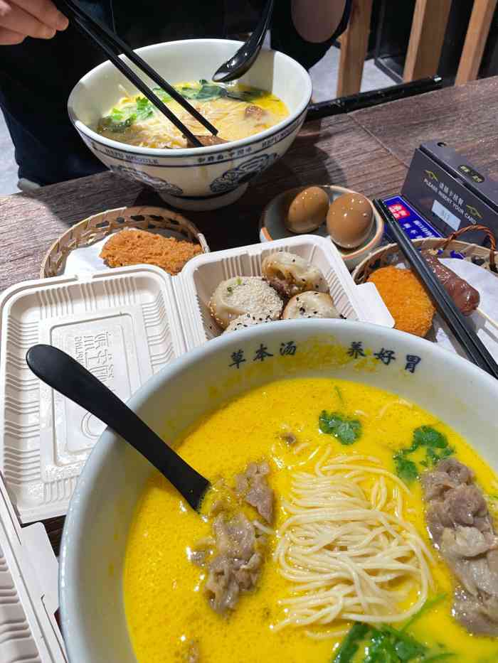 和府捞面(景枫中心店)-"环境还不错,人一直很多,生意很好啊,服务.