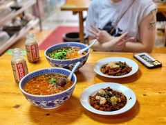 八宝辣酱浇头-沪西老弄堂面馆(定西路店)