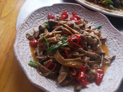 大脚菌炒腊肉-郑件洋芋饭庄