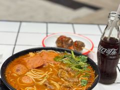 招牌炸酱小锅米线-肥汁米蘭香港米线(长宁来福士店)