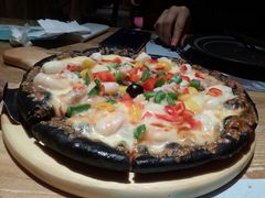 竹炭海鲜黑披萨-麦甜创意轻食餐厅(西康路店)