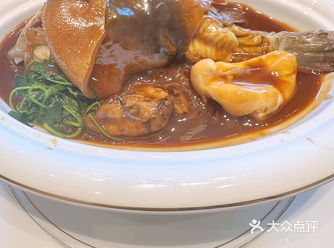 赶上了春天的这口鲜，河豚＋刀鱼馄饨 真的很喜欢烧的厚