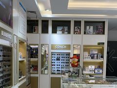 -美式眼镜·授权蔡司.依视路.尼康.豪雅.明月(人民广场店)