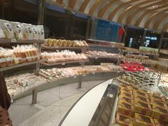 面包甜点陈列柜-仟吉KenGee(武汉高铁站店)