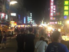 -六合夜市
