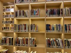 -漕河泾街道图书馆(漕河泾社区文化活动中心店)