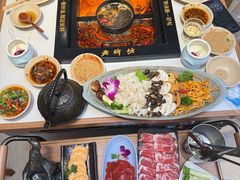 -老牌坊云南鱼豆花火锅(哈西万达店)