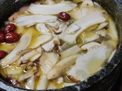 -南渝食府.墨脱石锅松茸鸡
