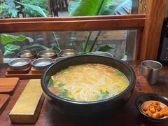 -银米·云南传统过桥米线(双廊黑金冠店)