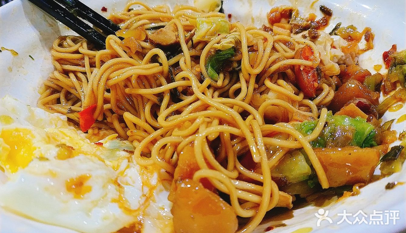 今天才听老板说，原来他们的面和馄饨皮都是自己弄的