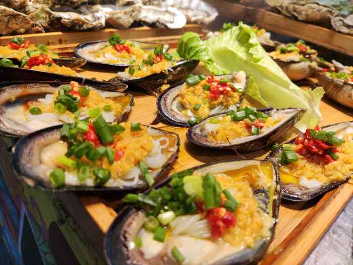 夜市小海鲜(百盛购物中心西大街店)-"和朋友吃完饭,逛了会街,刚好逛到