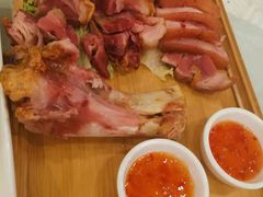 咸蹄髈-江南村酒家