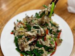 韭菜炒白花-巍山𤆵肉饵丝