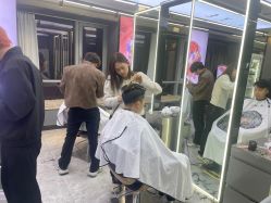 点击看大图 -藤野造型烫发染发