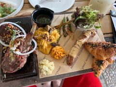 -Mark&Mars Restaurant