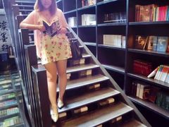 -钟书阁(松江泰晤士小镇店)