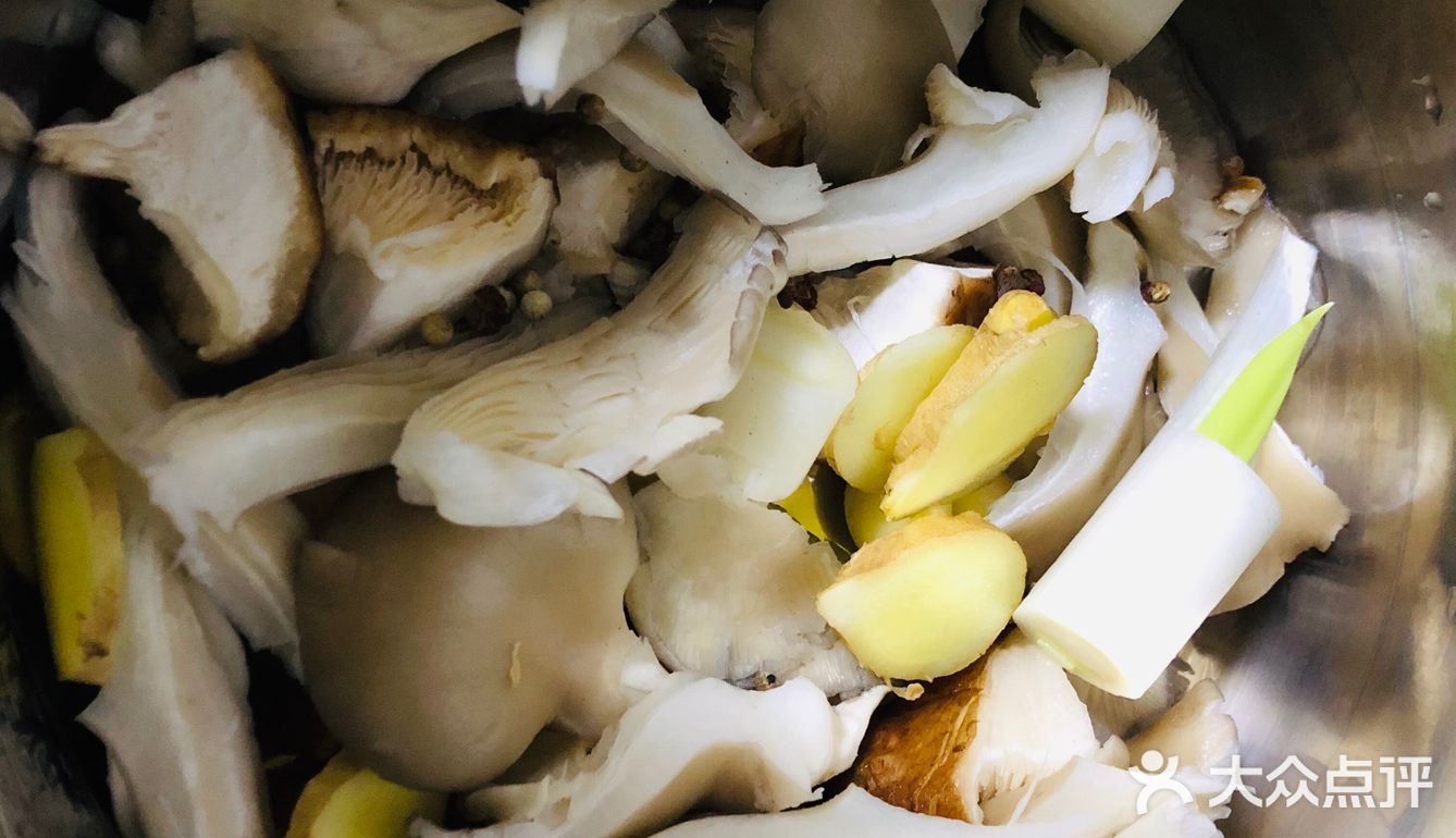 状态不好，来一锅鲜菌土鸡汤温暖温暖～